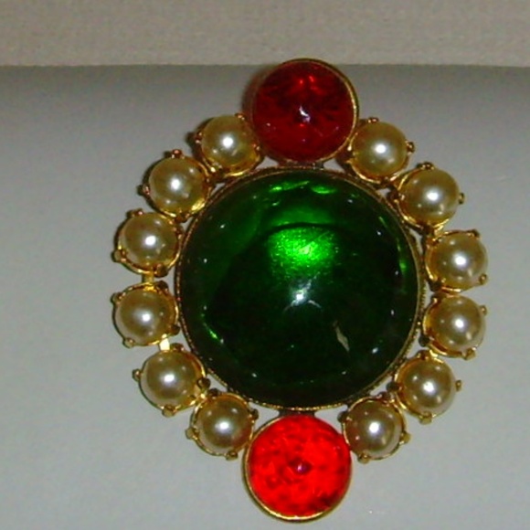 Vintage Green Lucite and Faux Pearl Brooch - Picture 3 of 12